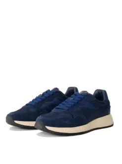 ARIA Sneakers