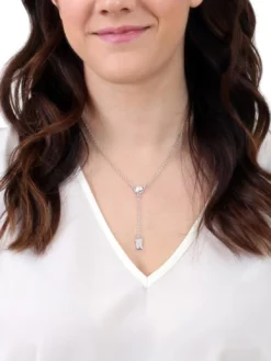 BROADWAY Collana con charm logo e zirconi