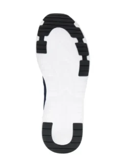 EASE Sneakers